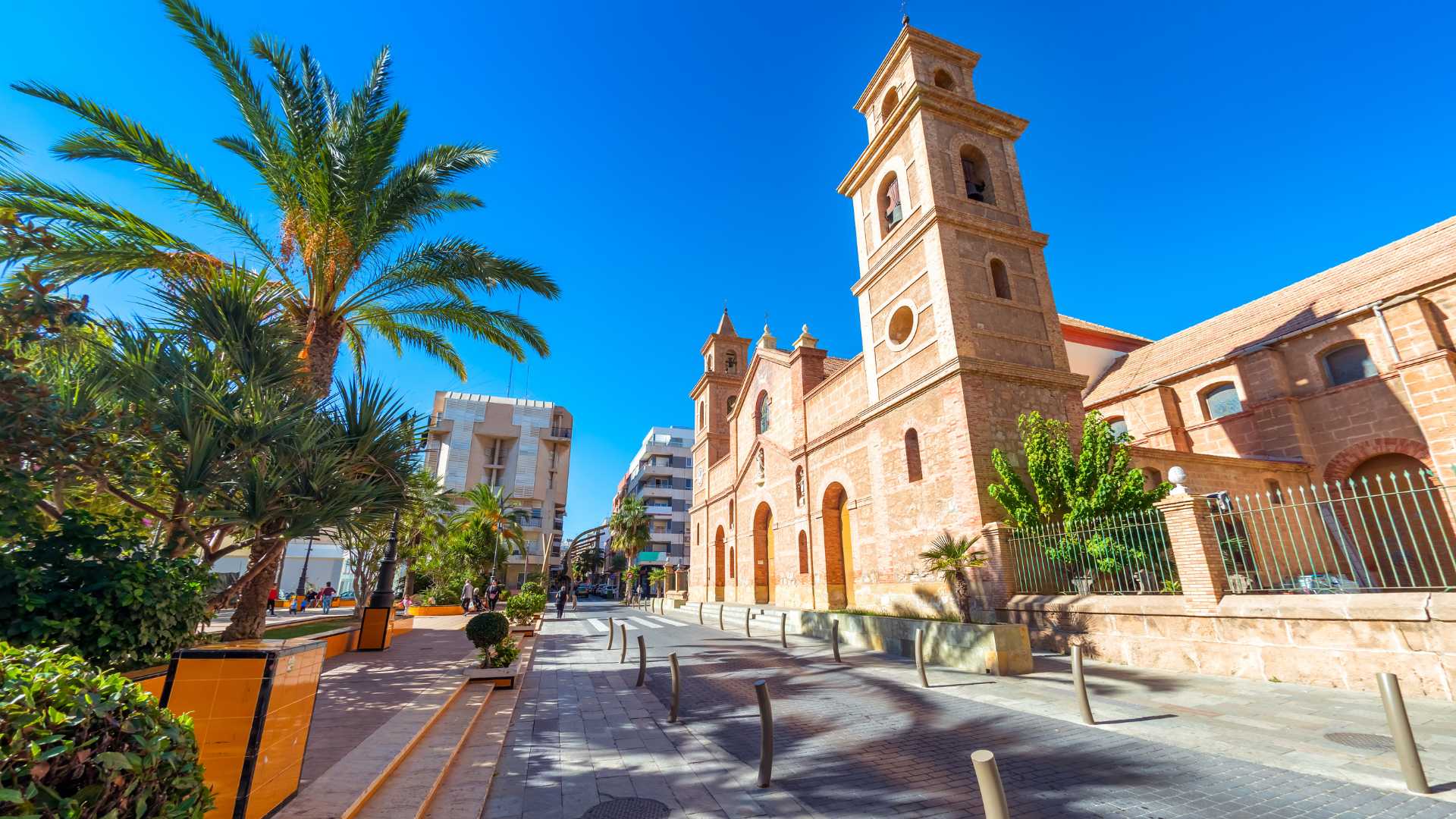 Torrevieja főtere, a Concatedral de San Nicolás